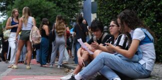 Instituto oferece videoaulas de português para alunos do ensino médio