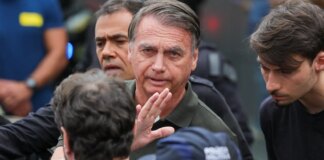 Ministro Alexandre de Moraes concede prisão domiciliar a Jair Bolsonaro